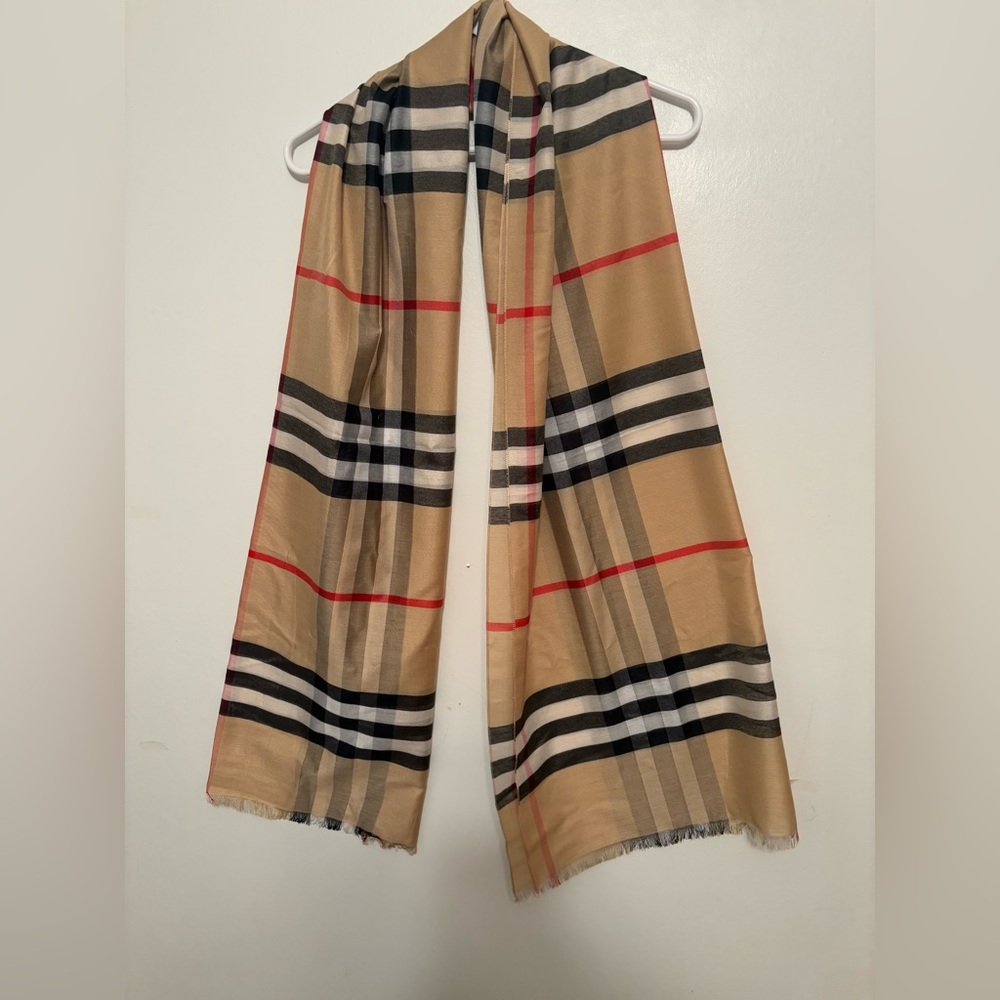 NWOT Light And Airy Plaid Wrap/scarf